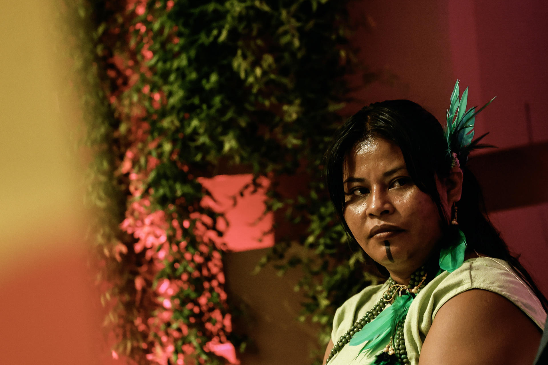 La guardiana del Bosque y emprendedora, Adriane Lanawa, participa en el evento Visit Brasil Summit en Río de Janeiro (Brasil). EFE/ Antonio Lacerda
