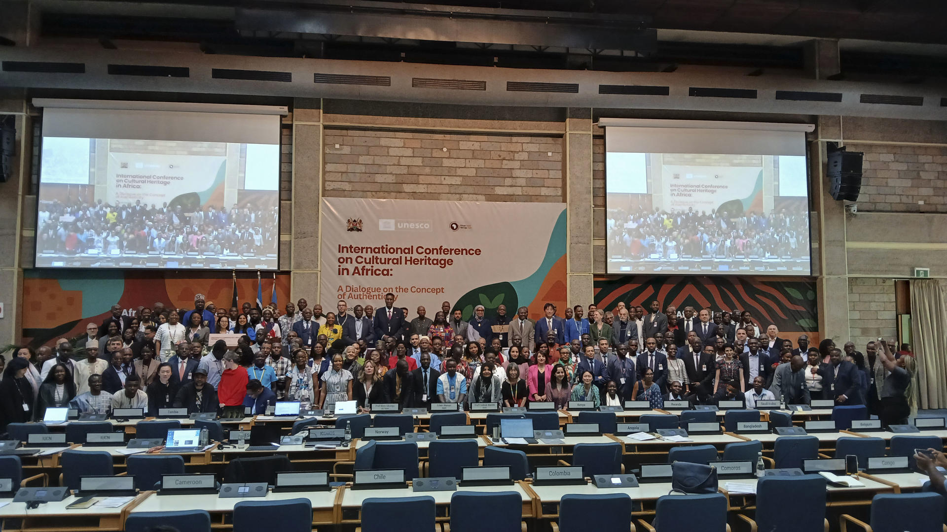 Foto de familia de los participantes en una conferencia convocada por la Organización de las Naciones Unidas para la Educación, la Ciencia y la Cultura (Unesco) para impulsar el reconocimiento del patrimonio cultural africano, en Nairobi. EFE/ Lucía Blanco