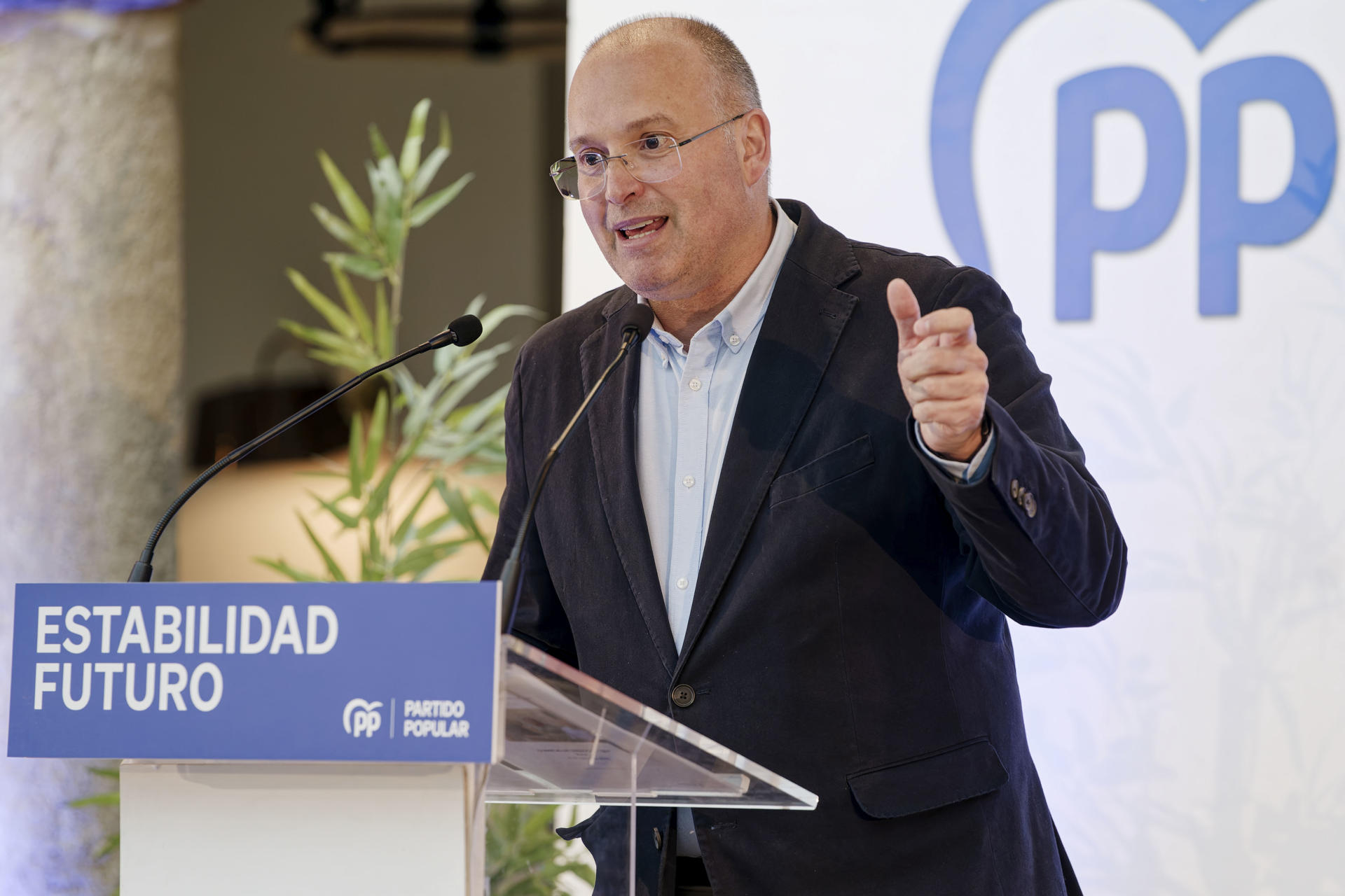 El portavoz del Grupo Parlamentario Popular en el Congreso de los Diputados, Miguel Tellado, participa en un acto del PP celebrado este lunes en Ávila. EFE/ Raúl Sanchidrián
