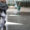 Varias personas se protegen de la lluvia caída este lunes en Madrid. EFE/ Mariscal