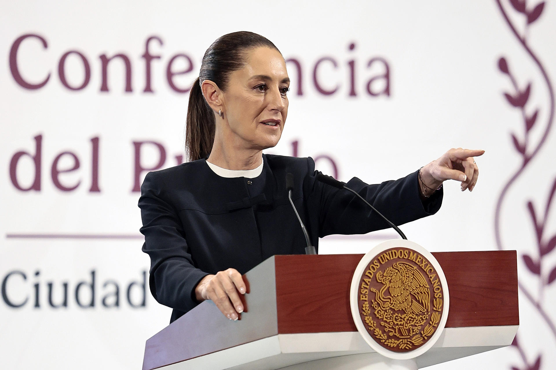 La presidenta de México, Claudia Sheinbaum, habla en una rueda de prensa en el Palacio Nacional en Ciudad de México (México). Imagen de archivo. EFE/José Méndez