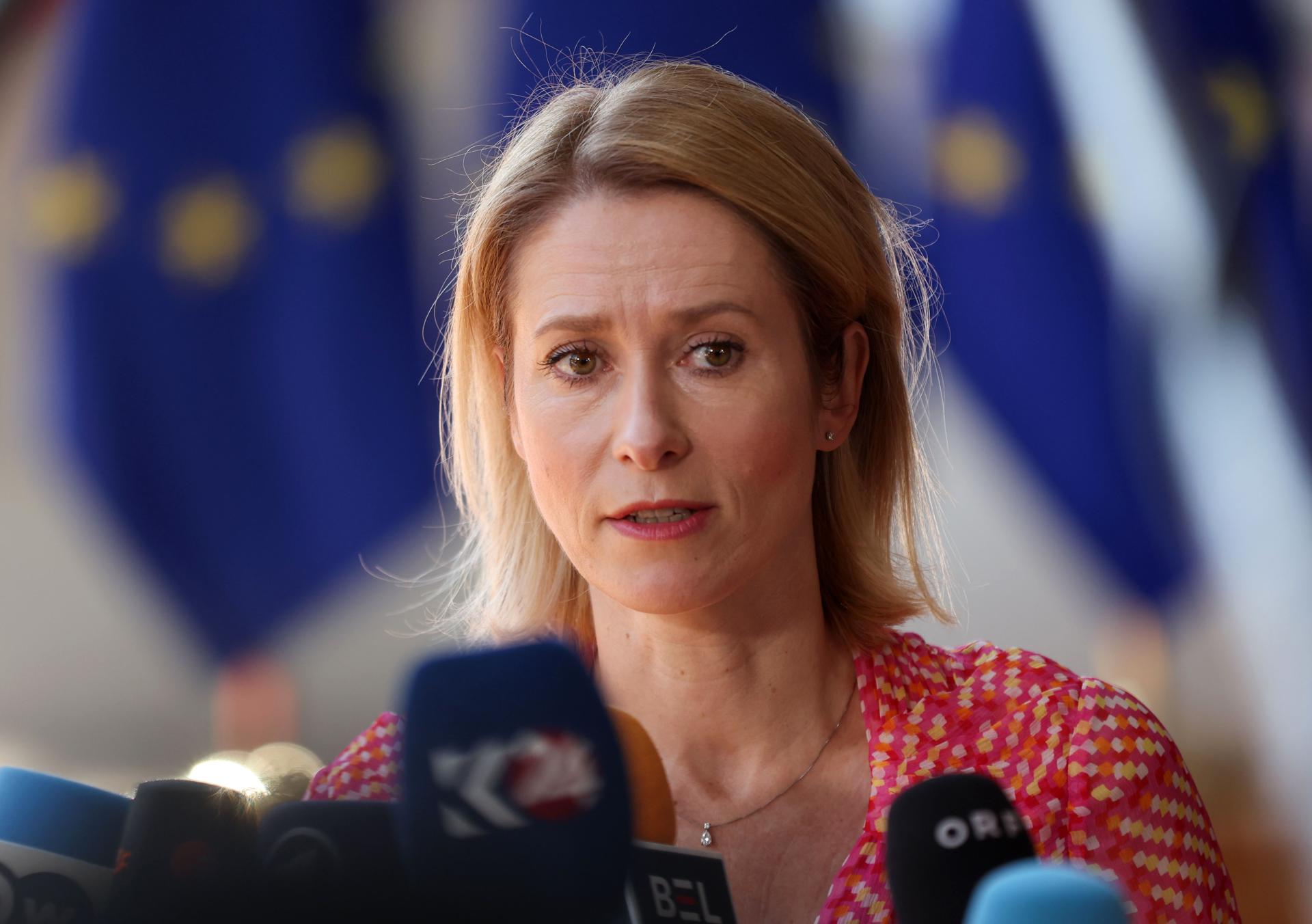 La vicepresidenta de la Comisión Europea, Kaja Kallas, comparece ante la prensa durante el Consejo Europeo de Ministros de Asuntos Exteriores y Defensa en Bruselas, Bélgica, el 20 de mayo de 2025. EFE/EPA/OLIVIER HOSLET