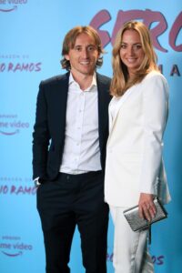El centrocampista croata del Real Madrid Luka Modric y su esposa, Vanja Bosnic, en una foto de archivo. EFE/Fernando Alvarado