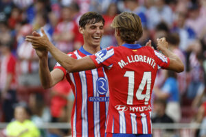 El defensa francés del Atlético Clément Lenglet (d) en el estadio Metropolitano en foto de archivo de Mariscal