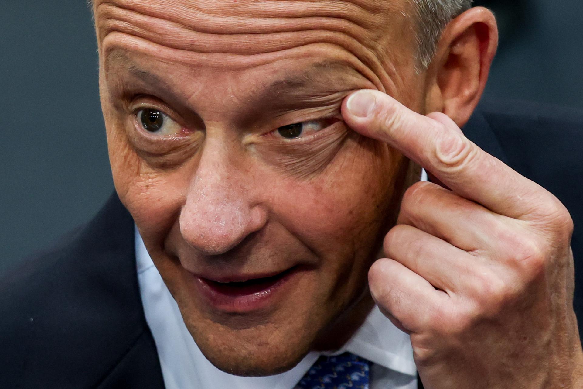 El canciller alemán designado Friedrich Merz asiste a la elección del canciller alemán en el Bundestag en Berlín, Alemania, 06 de mayo de 2025. El nuevo gobierno alemán se formará entre los partidos de la Unión de la Unión Demócrata Cristiana (CDU) y la Unión Social Cristiana (CSU) y el socio de coalición Partido Socialdemócrata (SPD). (Alemania) EFE/EPA/FILIP SINGER