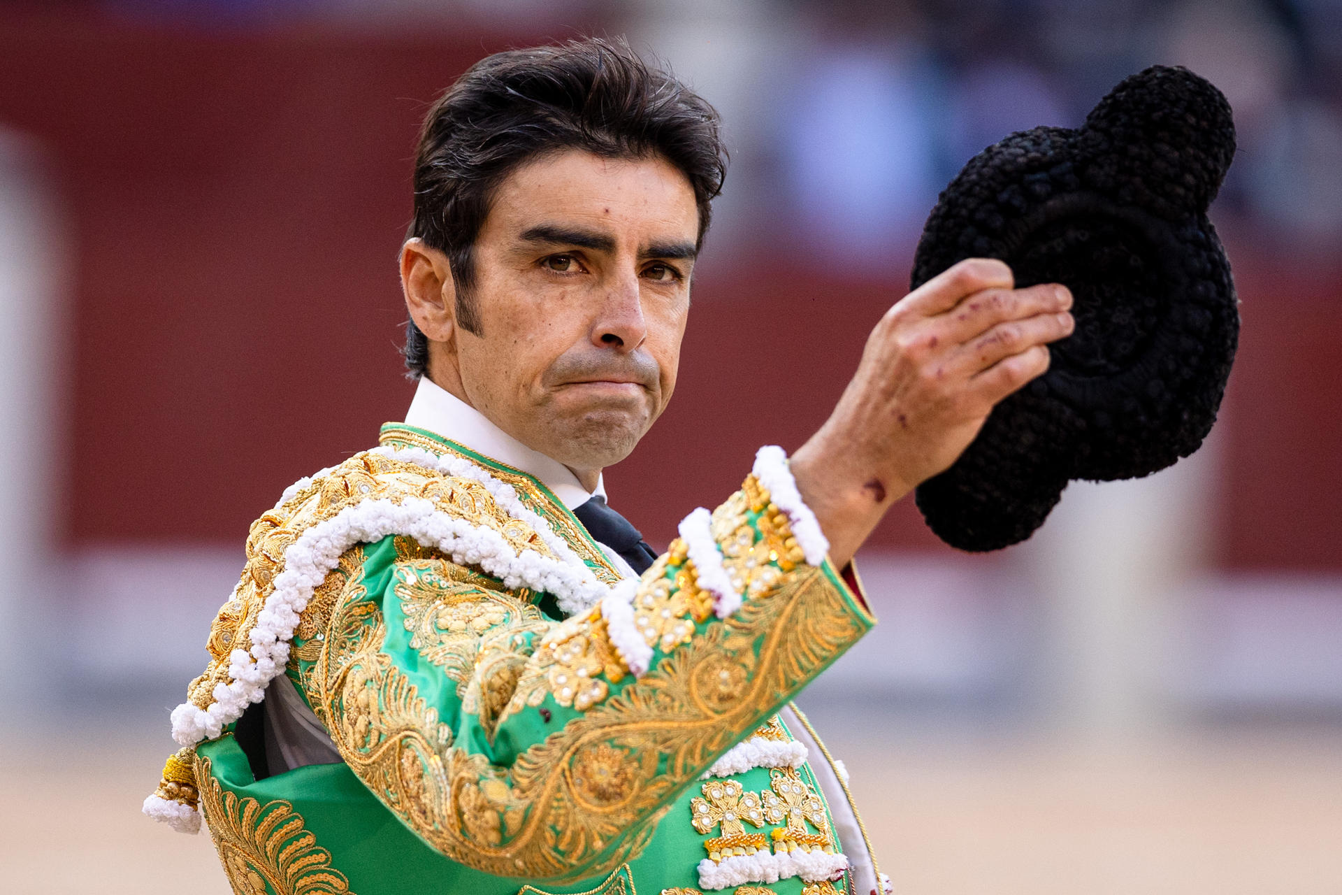 El diestro Miguel Ángel Perera durante la corrida de toros con reses de Fuente Ymbro, junto a los diestros Paco Ureña y Ginés Marín, este domingo en la Plaza de Toros de Las Ventas en Madrid.-EFE/ Daniel González
