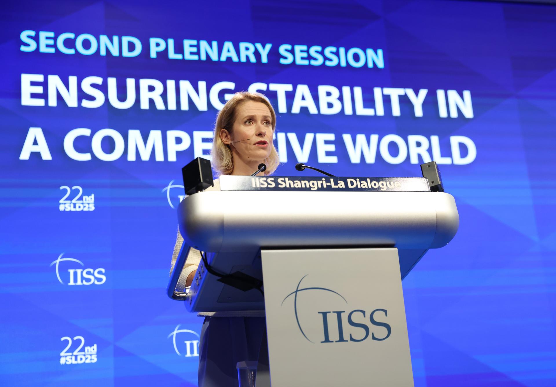 Singapore (Singapore), 31/05/2025.- High Representative for Foreign Affairs and Security Policy and Vice-President of the European Commission Kaja Kallas delivers her speech during the second plenary session of the International Institute for Strategic Studies (IISS) Shangri-la Dialogue Defence Summit in Singapore, 31 May 2025. Defense ministers and officials from 47 countries are gathered in the city state for the IISS Shangri-la Dialogue, an annual high level defence summit in the Asia Pacific region. (Singapur) EFE/EPA/HOW HWEE YOUNG
