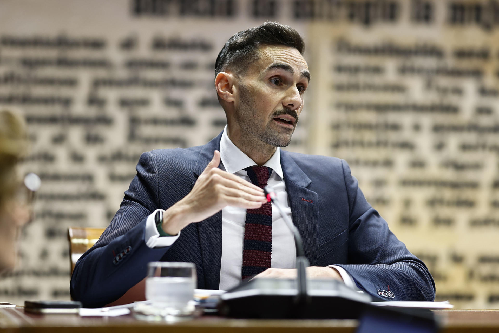 Imagen de archivo (25/10/2024) del secretario de Estado de Seguridad, Rafael Pérez, ante la comisión de investigación del Senado sobre los contratos públicos durante la pandemia de covid. EFE/ Rodrigo Jiménez