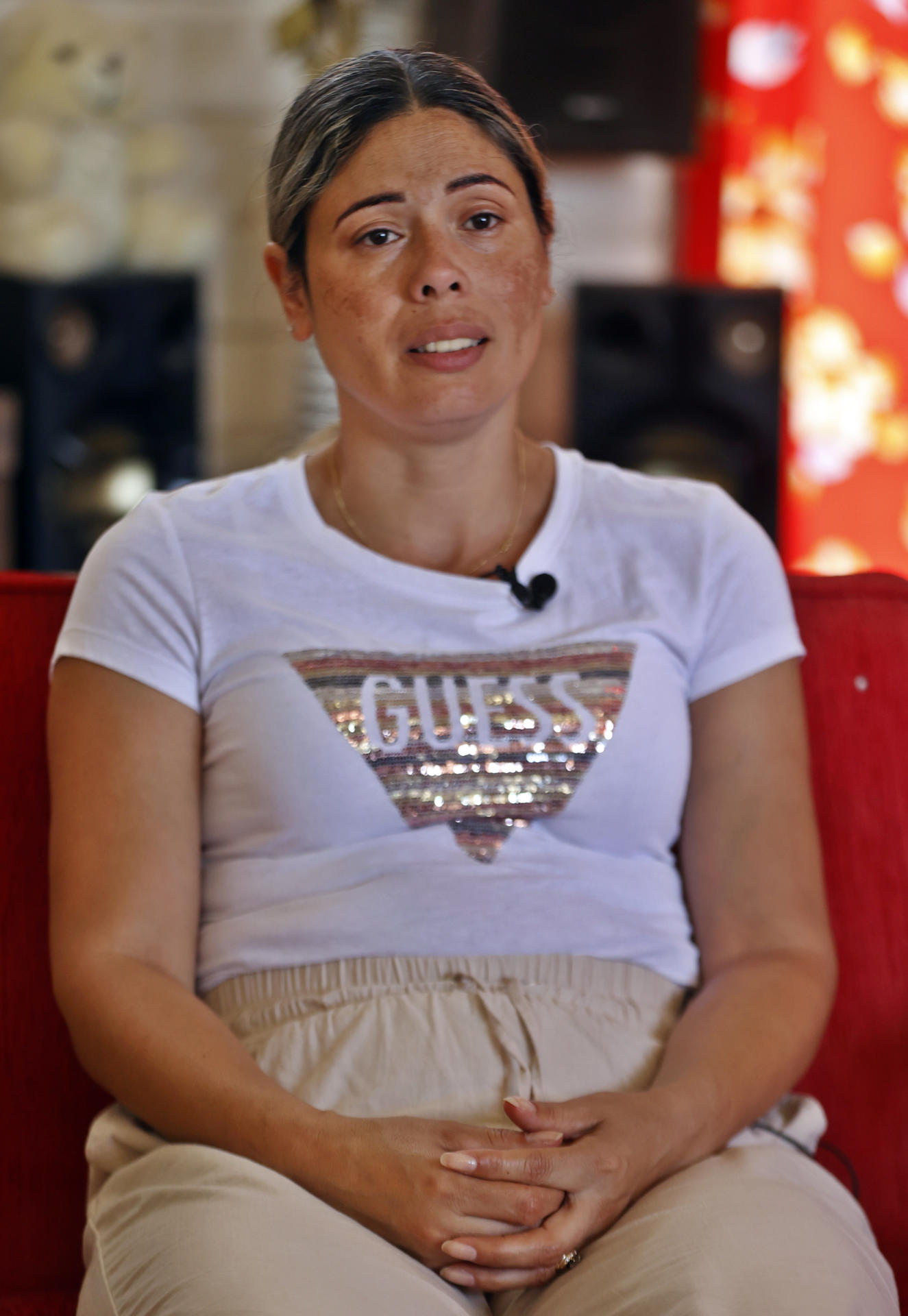 La cubana Heidy Sánchez, quien fue separada de su hija de 17 meses antes de ser deportada desde EE.UU., durante una entrevista con EFE, en La Habana (Cuba). EFE/Ernesto Mastrascusa