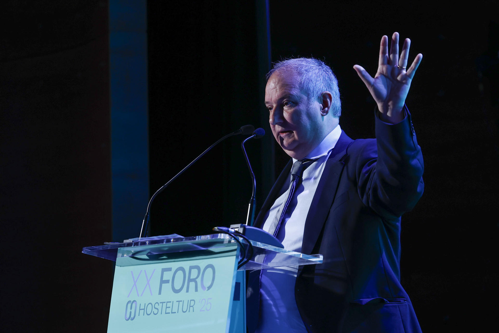 El ministro de Industria y Turismo, Jordi Hereu, interviene durante la inauguración del XX Foro Hosteltur sobre transformación estratégica este lunes, en Madrid. EFE/ Mariscal