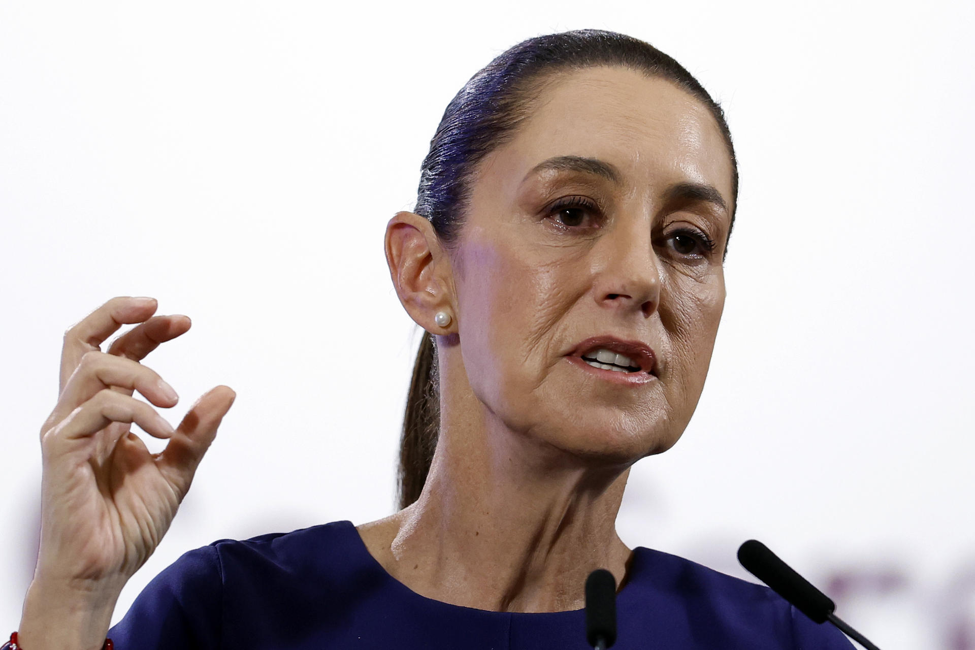 La presidenta de México, Claudia Sheinbaum, habla durante su rueda de prensa matutina este miércoles, en Palacio Nacional de Ciudad de México (México). EFE/ Sáshenka Gutiérrez