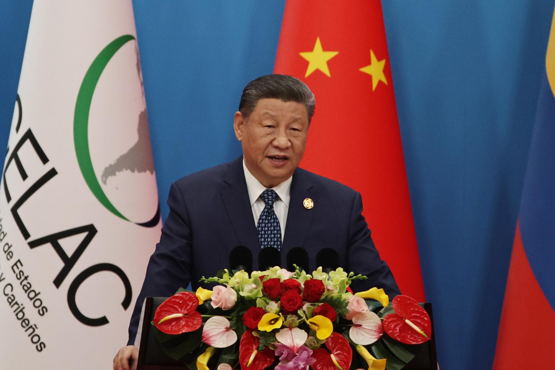 El presidente chino, Xi Jinping, habla durante la ceremonia de apertura de la Cuarta Reunión Ministerial del Foro de China y la Comunidad de Estados de Latinoamérica y el Caribe (Celac), en Pekín, China, el 13 de mayo de 2025. EFE/EPA/ANDRES MARTINEZ CASARES