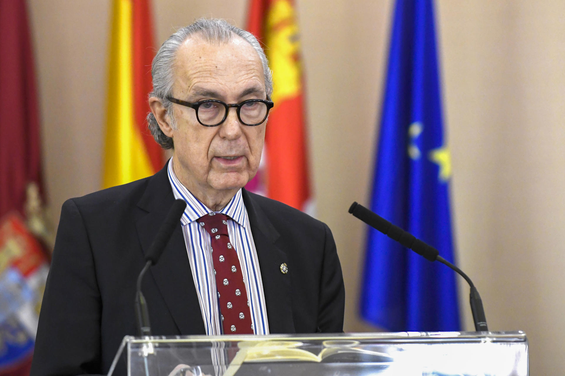 El poeta Luis Alberto de Cuenca en una imagen de archivo. EFE/ Pablo Martín
