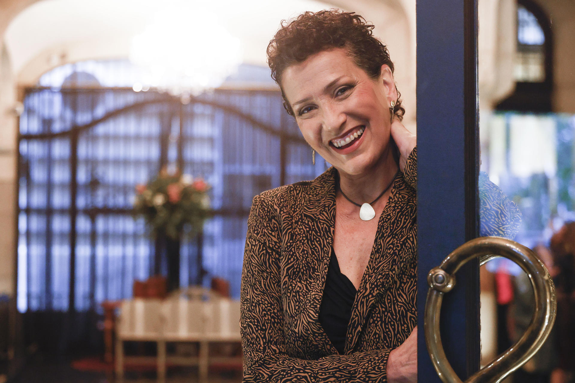 La directora catalana Laura Mañá, durante la entrevista con la agencia EFE, para presentar su última película, 'Las irresponsables' en el marco del BCN Film Fest, el film es una comedia dramática sobre tres amigas que pasan un fin de semana juntas en una casa de lujo. EFE/ Quique García
