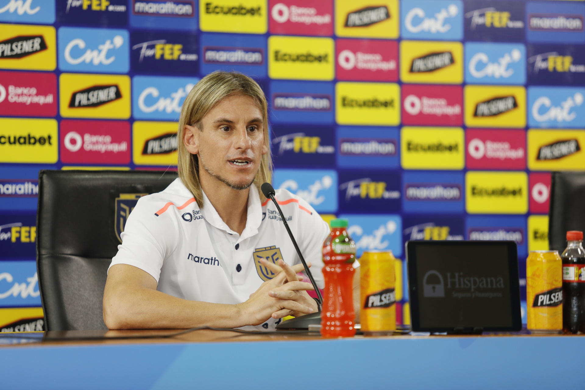 El seleccionador de Ecuador, el argentino Sebastián Beccacece, elogió este sábado en Quito al italiano Carlo Ancelotti, nuevo conductor de Brasil, rival con el que se medirá este 5 de abril en Guayaquil, y afirmó que "es el mejor entrenador del mundo para gestionar egos". EFE/Santiago Fernández