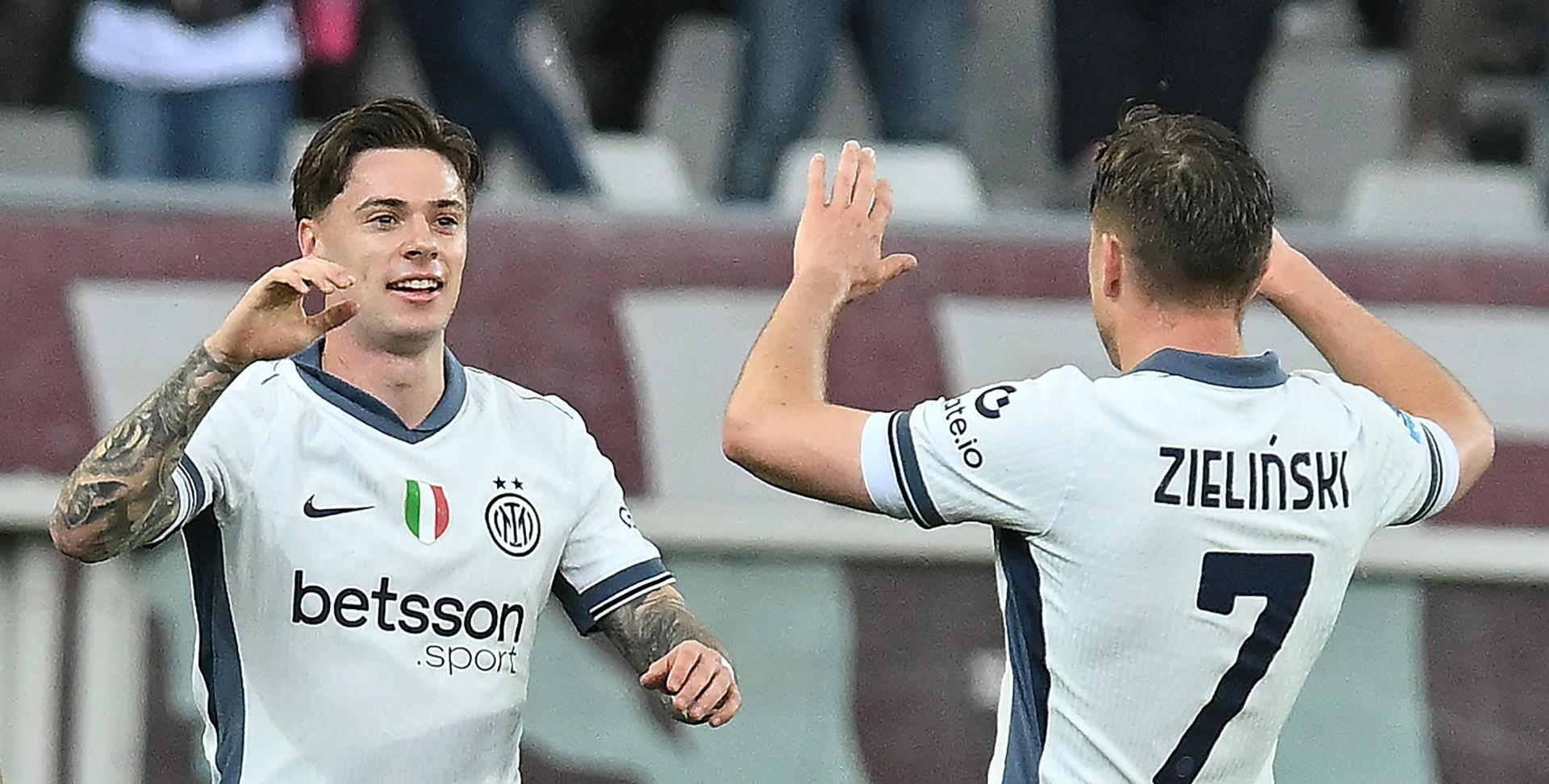 Nicola Zalewski celebra el 0-1 del Inter al Torino. EFE/EPA/Alessandro Di Marco