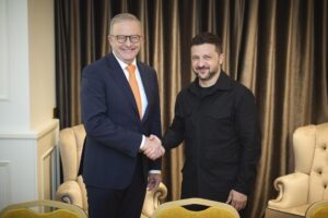 El presidente de Ucrania, Volodymyr Zelensky (d), y el primer ministro de Australia, Anthony Albanese (i), durante su reunión bilateral en Roma.
EFE/EPA/UKRAINIAN PRESIDENTIAL PRESS SERVICE / HANDOUT HANDOUT 86143HANDOUT EDITORIAL USE ONLY/NO SALES