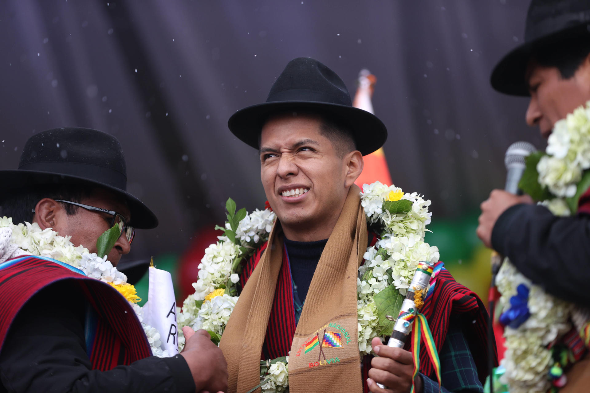 El presidente del Senado de Bolivia, Andrónico Rodríguez, participa en un acto donde es proclamado oficialmente como candidato presidencial para los comicios electorales 2025, el sábado en El Alto (Bolivia). EFE/Luis Gandarillas