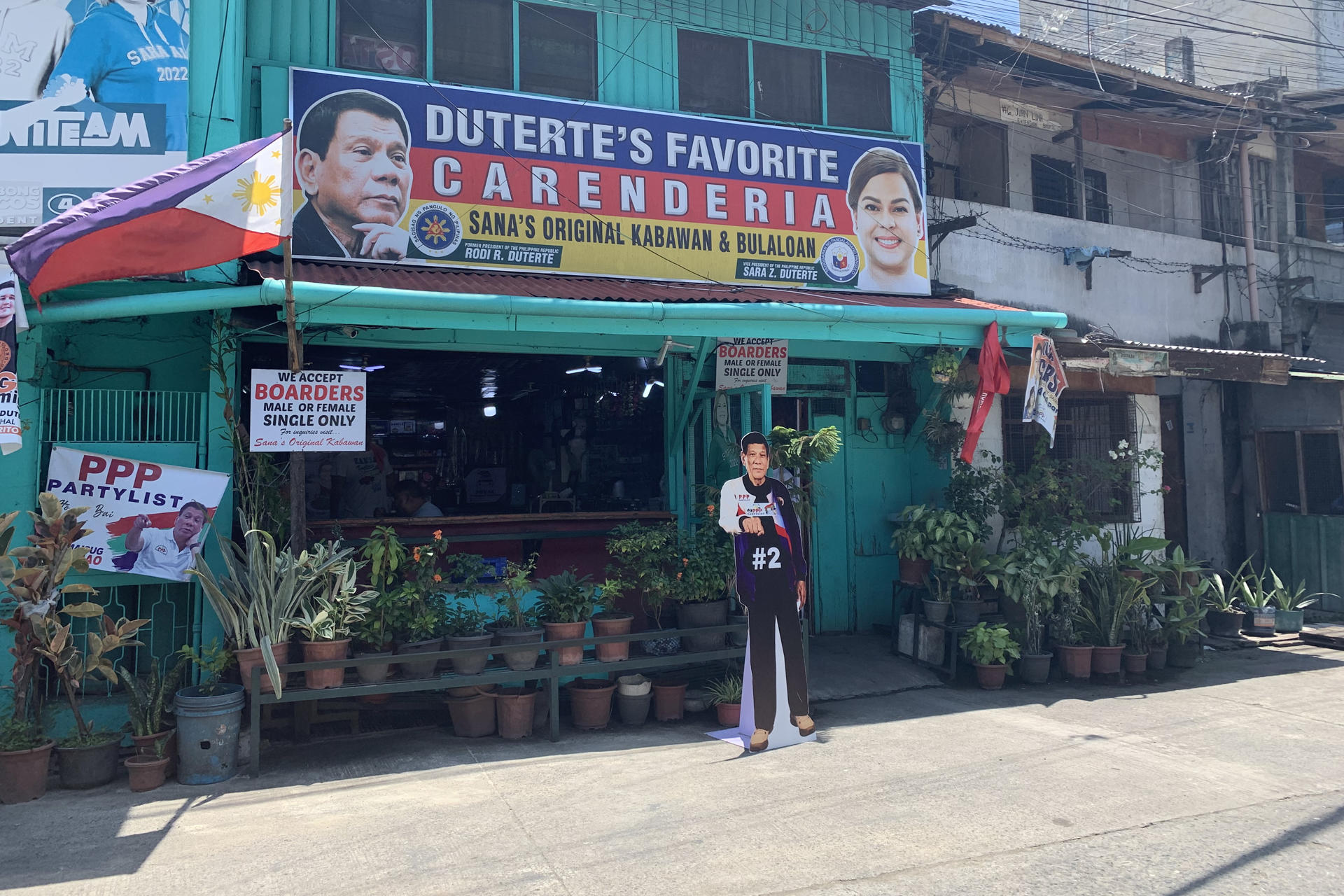 DAVAO (FILIPINAS), 10/05/2025.- Vista tomada el pasado 7 de mayo del comedor Sana Original Kabawan and Bulaloan, el favorito del expresidente filipino Rodrigo Duterte, un establecimiento que comenzó a frecuentar antes de hacerse con la alcaldía de Davao y que alimenta su épica de hombre cercano al pueblo, situado en Davao (Filipinas). EFE/David Asta Alares