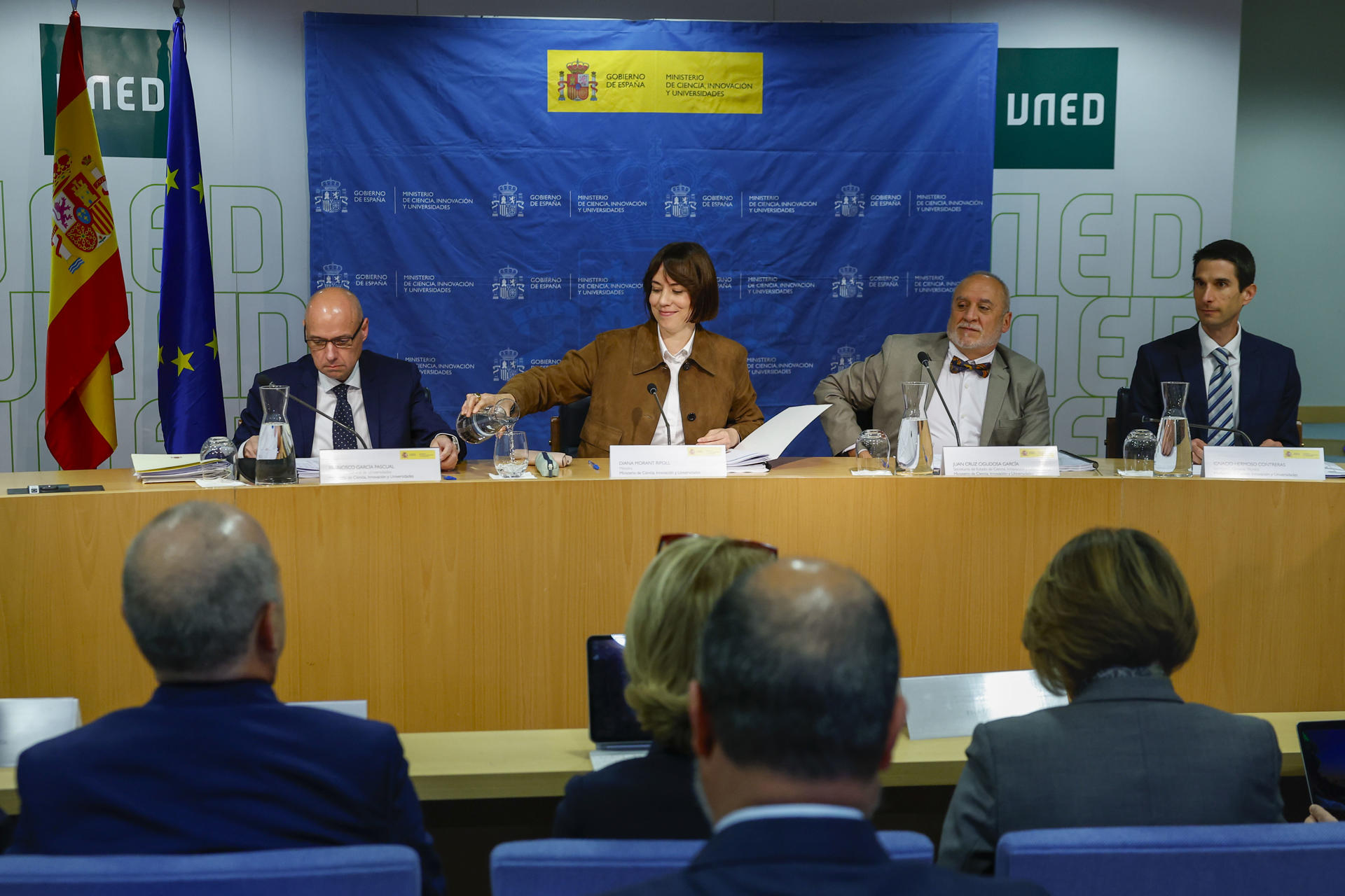 La ministra de Ciencia, Innovación y Universidades, Diana Morant (2i), este lunes durante el Pleno del Consejo de Universidades en Madrid, para informar a las 91 universidades españolas, públicas y privadas, de la nueva ley que busca aumentar la calidad de los centros universitarios y frenar "los chiringuitos", tal como insiste el Ejecutivo.-EFE/ Chema Moya
