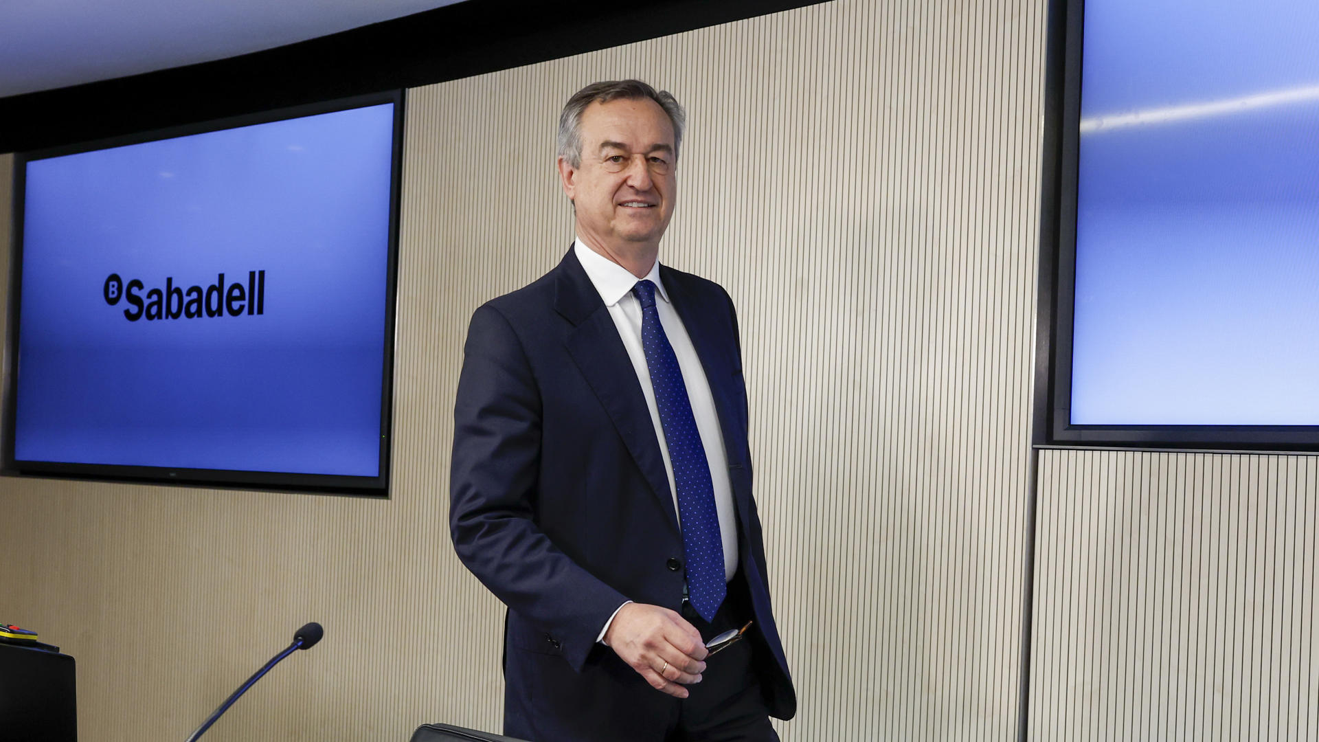 MADRID, 08/05/2025.- El consejero delegado del Banco Sabadell, César González Bueno, interviene en la presentación de los resultado del primer trimestre del 2025 de la entidad, este jueves. EFE/ JJ Guillén