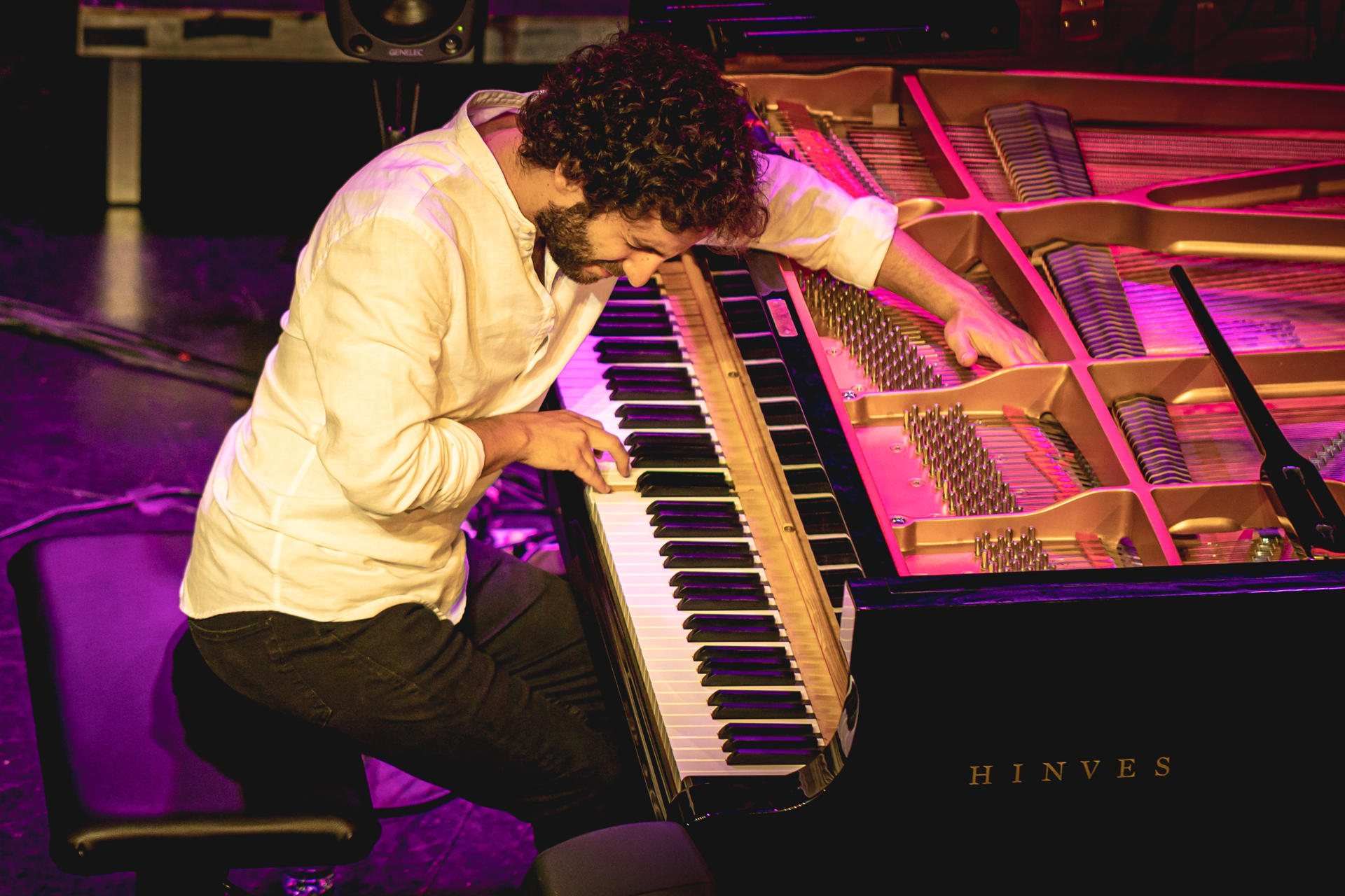 Fotografía cedida este lunes, 12 de mayo, por el Centro Cultural Español de Miami (CCEMiami) donde aparece el pianista Chico Pérez, uno de los jóvenes intérpretes y compositores más reconocidos del momento en España y Europa, quien protagonizará la velada inaugural de FlamenGO 2025, en Miami (FL, EE.UU.). EFE/CCEMiami