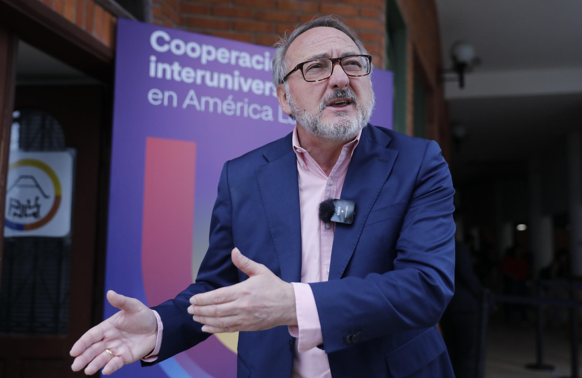 El rector de la Universidad de Antioquia, John Jairo Arboleda, habla durante una entrevista con EFE este martes, en Armenia (Colombia). EFE/ Juan Diego López