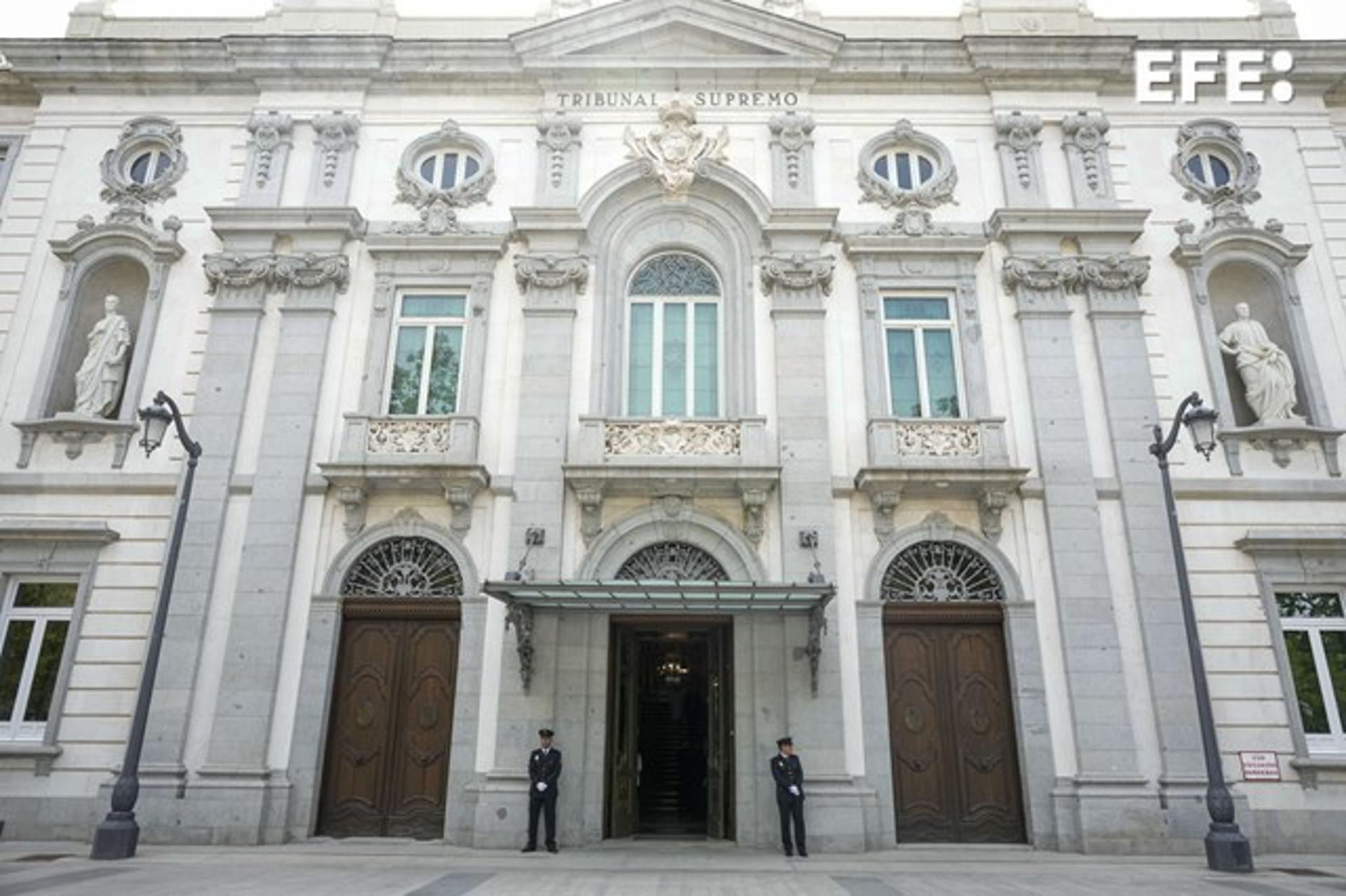 Vista de la entrada principal de la sede del Tribunal Supremo. EFE/Borja Sánchez-Trillo