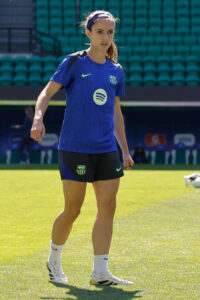 La centrocampista del FC Barcelona Aitana Bonmatí durante el entrenamiento de este viernes en Lisboa (Portugal) para disputar mañana, sábado, la final de la Liga de Campeones femenina contra el Arsenal. EFE/ Toni Albir