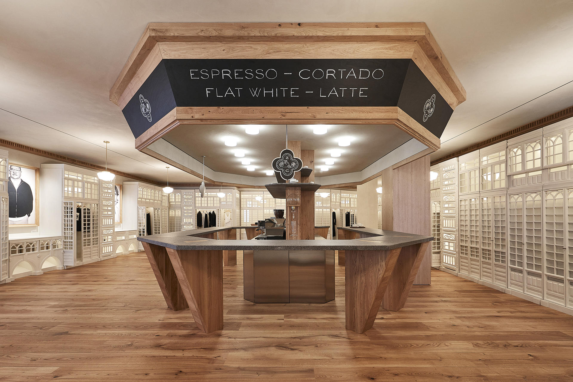 Vista de la primera tienda de Zara que el 9 de mayo de 1975, Amancio Ortega abrió en la calle Juan Flórez de A Coruña. Inditex, la mayor empresa cotizada española y un gigante mundial de la moda, celebra este viernes el 50 aniversario de la apertura de la primera tienda de Zara, la marca que catapultó a un emporio que hoy alcanza una capitalización bursátil de 144.000 millones de euros. EFE/Inditex -SOLO USO EDITORIAL/SOLO DISPONIBLE PARA ILUSTRAR LA NOTICIA QUE ACOMPAÑA (CRÉDITO OBLIGATORIO)-