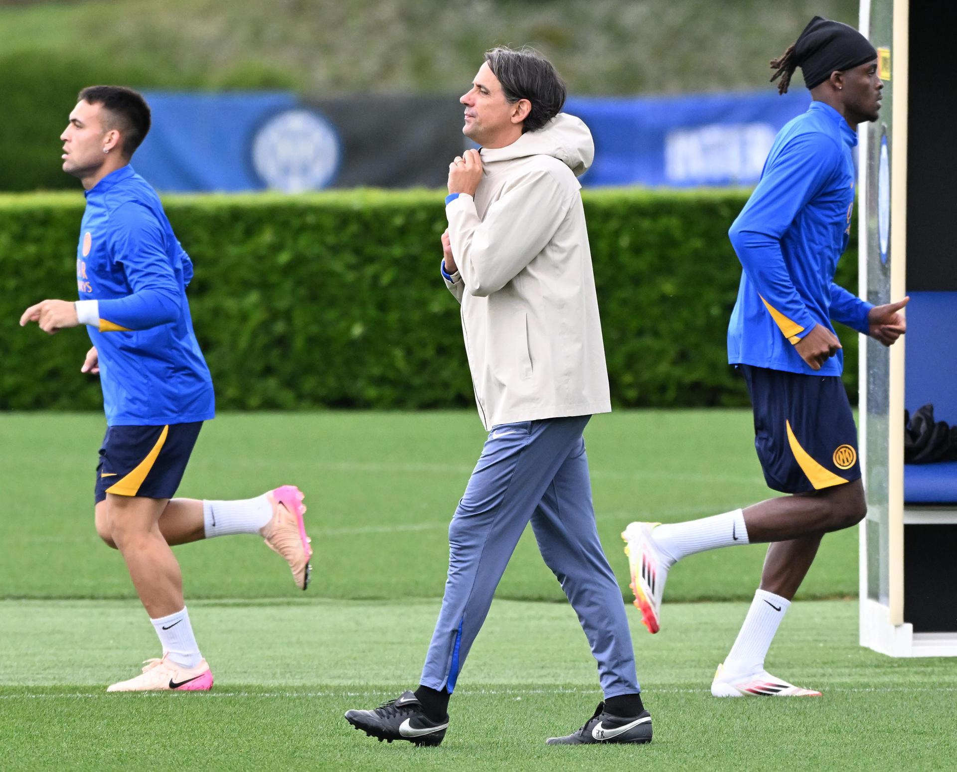 El técnico del Inter, Simone Inzaghi en vísperas de la vuelta de semifinales de la UEFA Champions League en Milán, Italia. EFE/EPA/DANIEL DAL ZENNARO