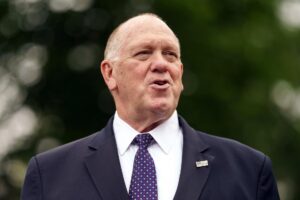 El zar fronterizo de la Casa Blanca, Tom Homan, habla con los medios en la Casa Blanca, Washington, DC, EE.UU., el 29 de mayo de 2025. EFE/WILL OLIVER / POOL POOL