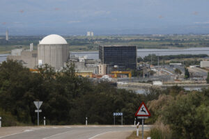 Imagen del pasado 7 de mayo de la central nuclear de Almaraz situada en la localidad cacereña de Navalmoral de la Mata. EFE/ Mariscal
