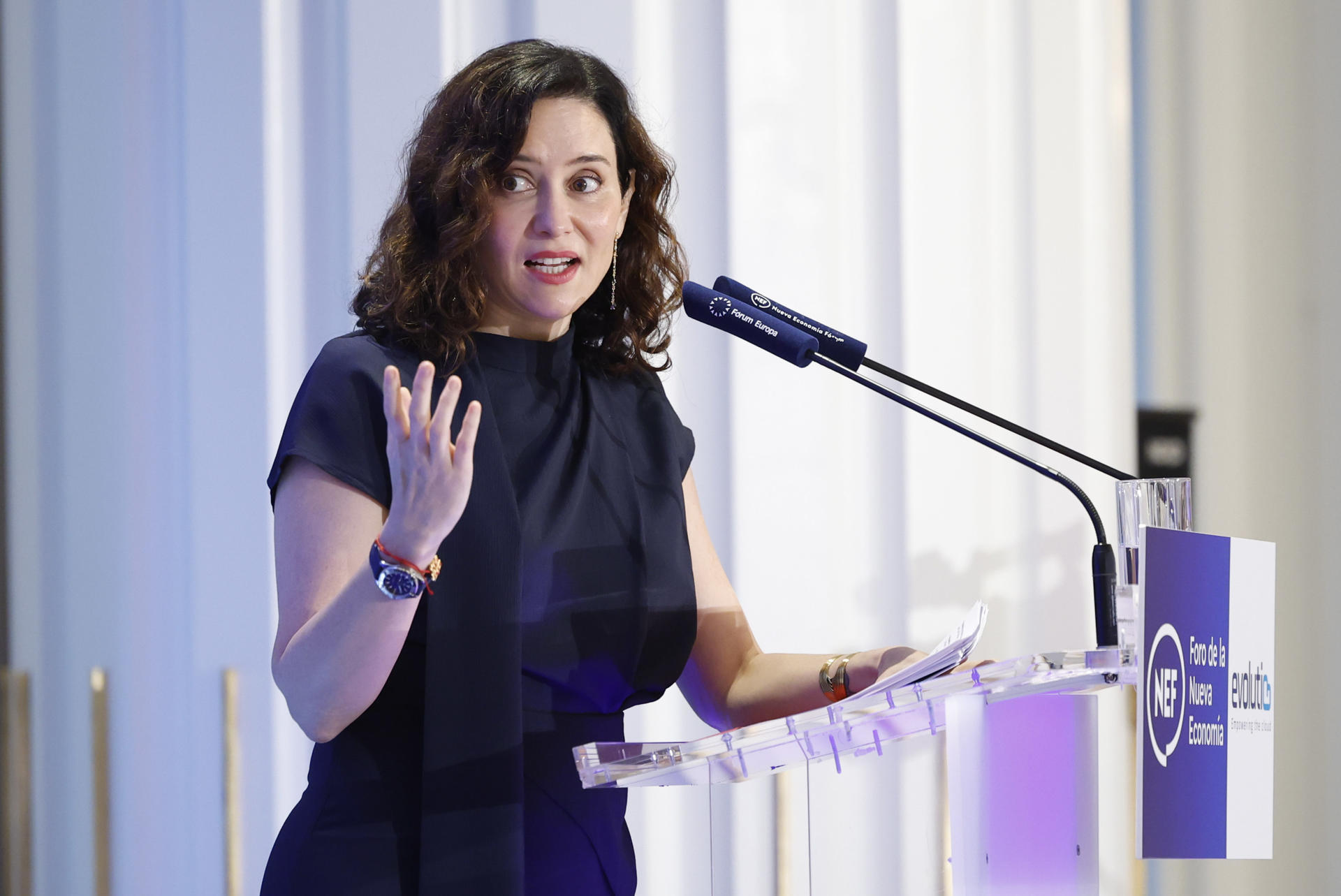 La presidenta de la Comunidad de Madrid, Isabel Díaz Ayuso, protagoniza un desayuno Informativo de Nueva Economía Fórum, este lunes en Madrid. EFE/Mariscal