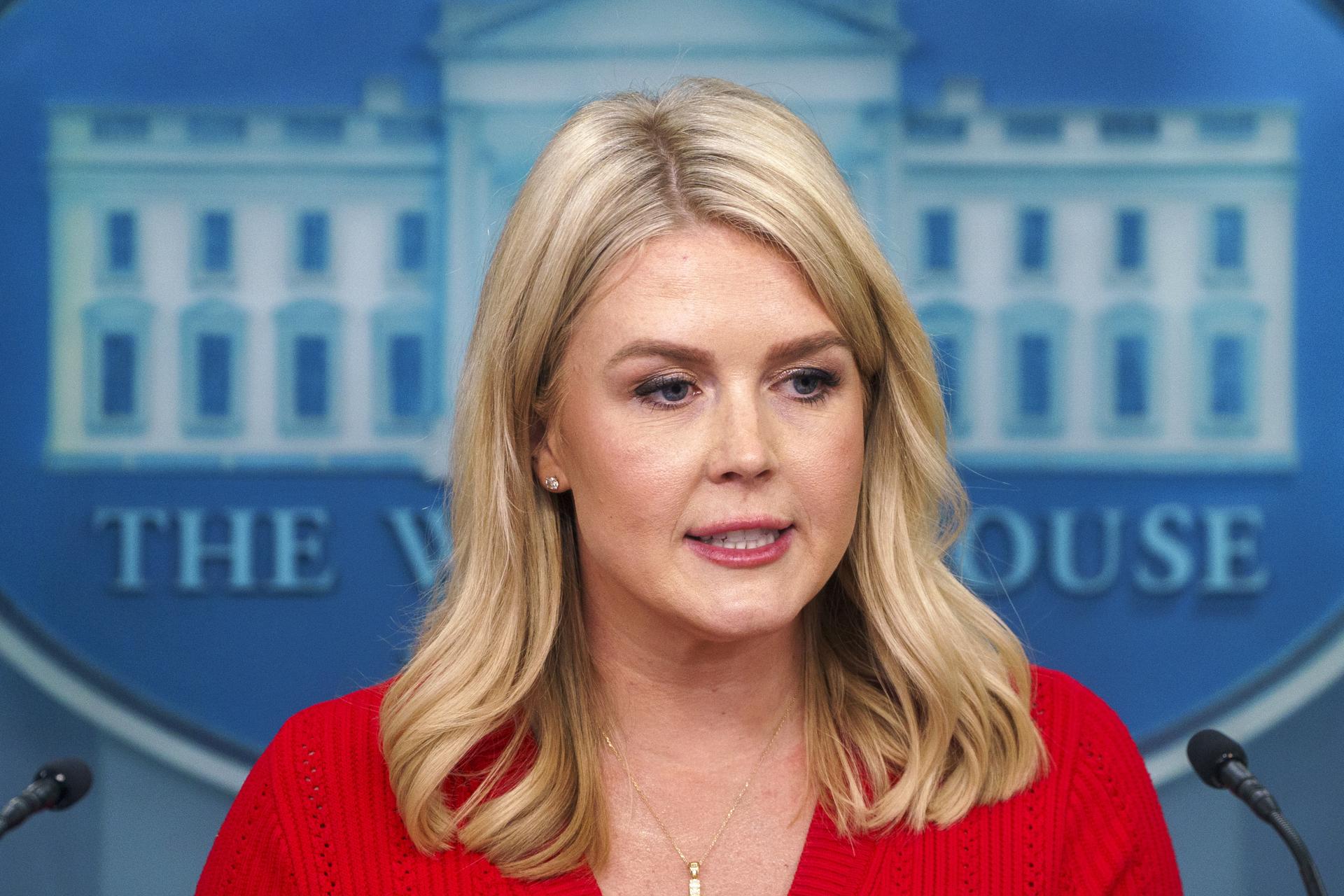 La secretaria de prensa de la Casa Blanca, Karoline Leavitt, habla durante una conferencia de prensa en Washington. EFE/EPA/WILL OLIVER