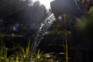 Detalle de archivo de un caño de agua. EFE/ Marcial Guillén