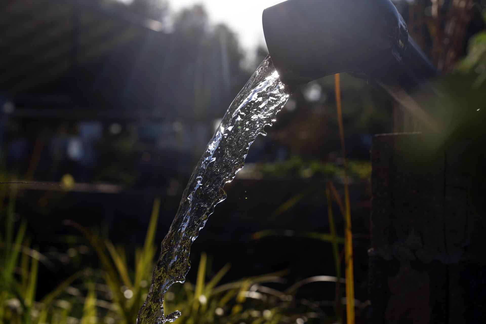 Detalle de archivo de un caño de agua. EFE/ Marcial Guillén