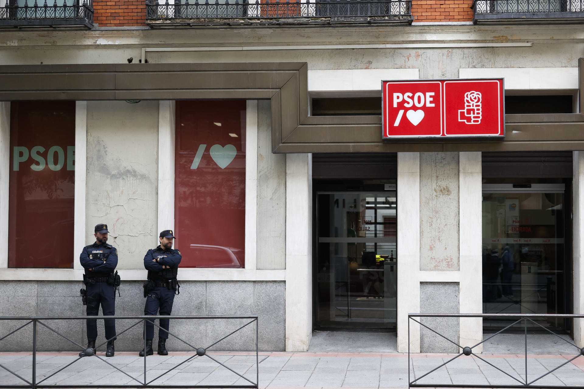 Imagen de archivo de la sede del PSOE en la calle Ferraz de Madrid. EFE/Javier Lizón