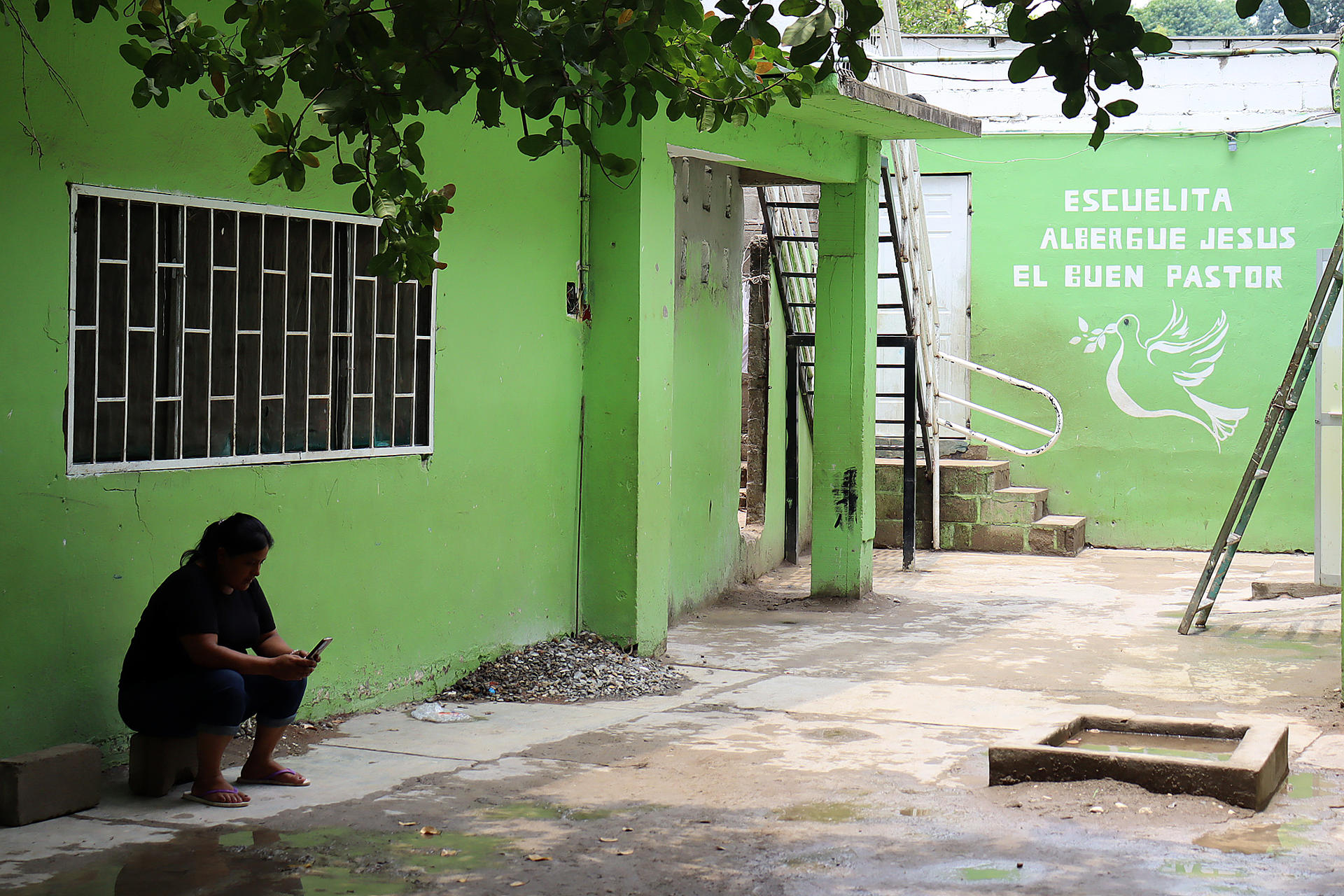 Migrantes permanecen este sábado en el 'Albergue Jesús en buen pastor' en la ciudad de Tapachula en el estado de Chiapas (México). EFE/ Juan Manuel Blanco