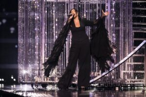 Fotografía de la representante de Israel, Yuval Raphael, en el concurso de Eurovisión. EFE/Georgios Kefalas