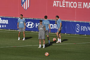 Simeone, durante el entrenamiento del equipo este sábado. EFE/ Fernando Villar