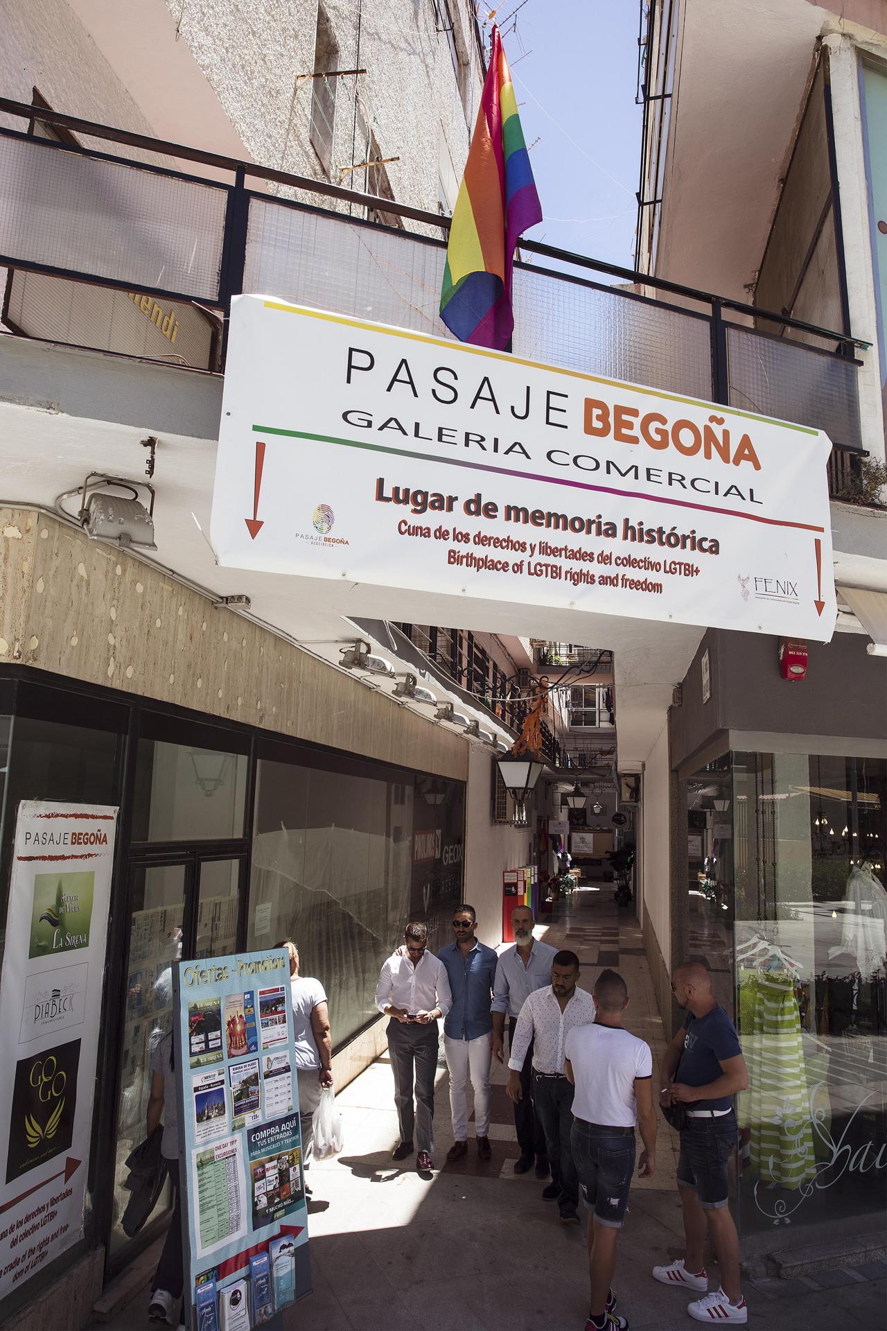 - El Pasaje Begoña, situado en el municipio malagueño de Torremolinos y considerado "el Stonewall español" por sus similitudes históricas con la cuna del movimiento por la igualdad en Estados Unidos. EFE/Jorge Zapata