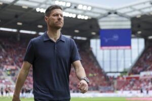 El entrenador del Leverkusen Xabi Alonso en su último partido en la Bundesliga, en el 1. FSV Mainz 05 - Bayer Leverkusen en Dortmund, Alemania. EFE/EPA/CHRISTOPHER NEUNDORF