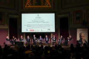 Presentación del libro "El polemista arriesgado", en el que catorce expresidentes iberoamericanos y los expresidentes españoles Mariano Rajoy y José María Aznar escriben sobre el compromiso político de Mario Vargas Llosa, hoy miércoles en el Ateneo, en Madrid. EFE/Borja Sánchez-Trillo