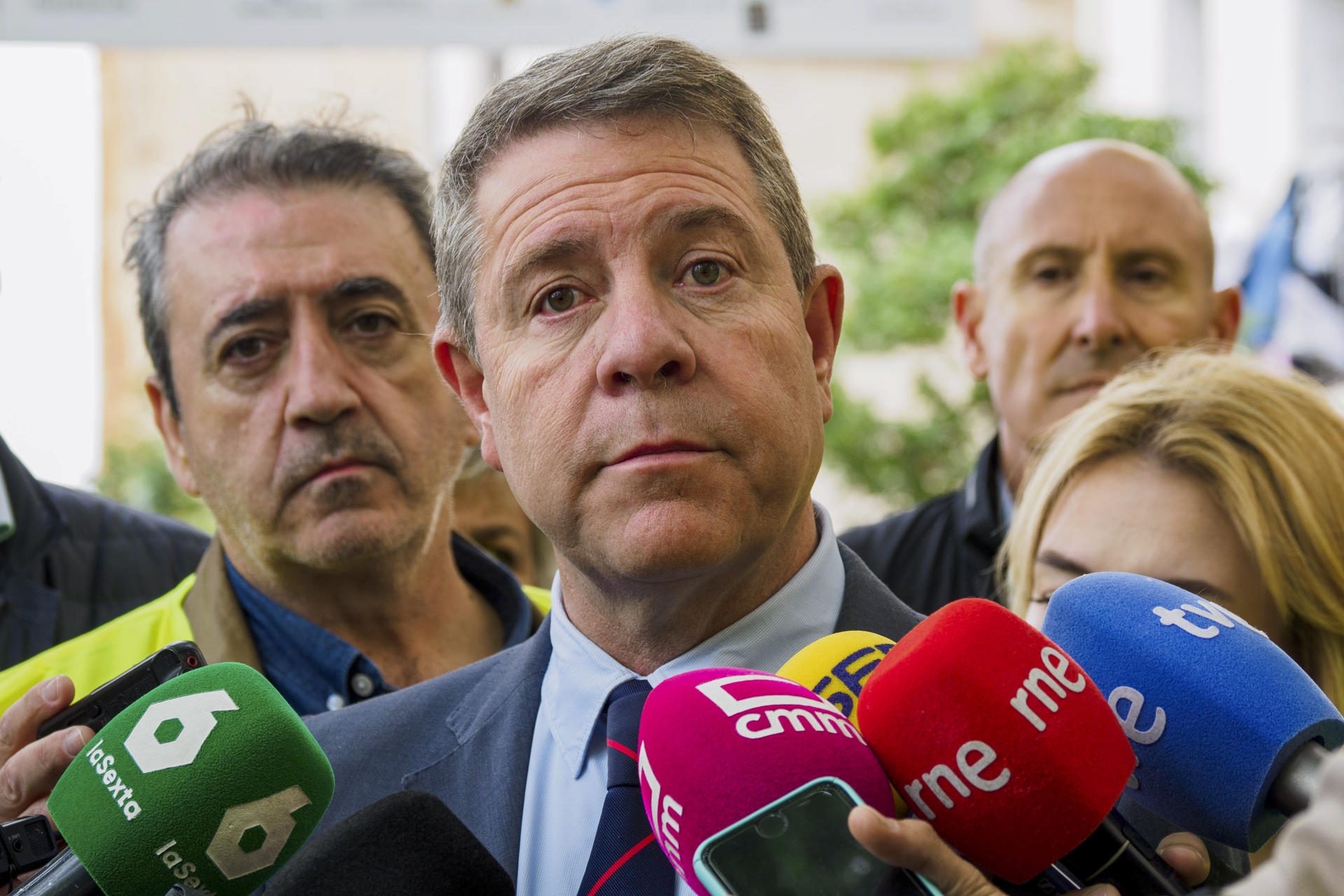El presidente de Castilla-La Mancha, Emiliano García-Page atiende a la prensa en una imagen de archivo. EFE/Álvaro del Olmo