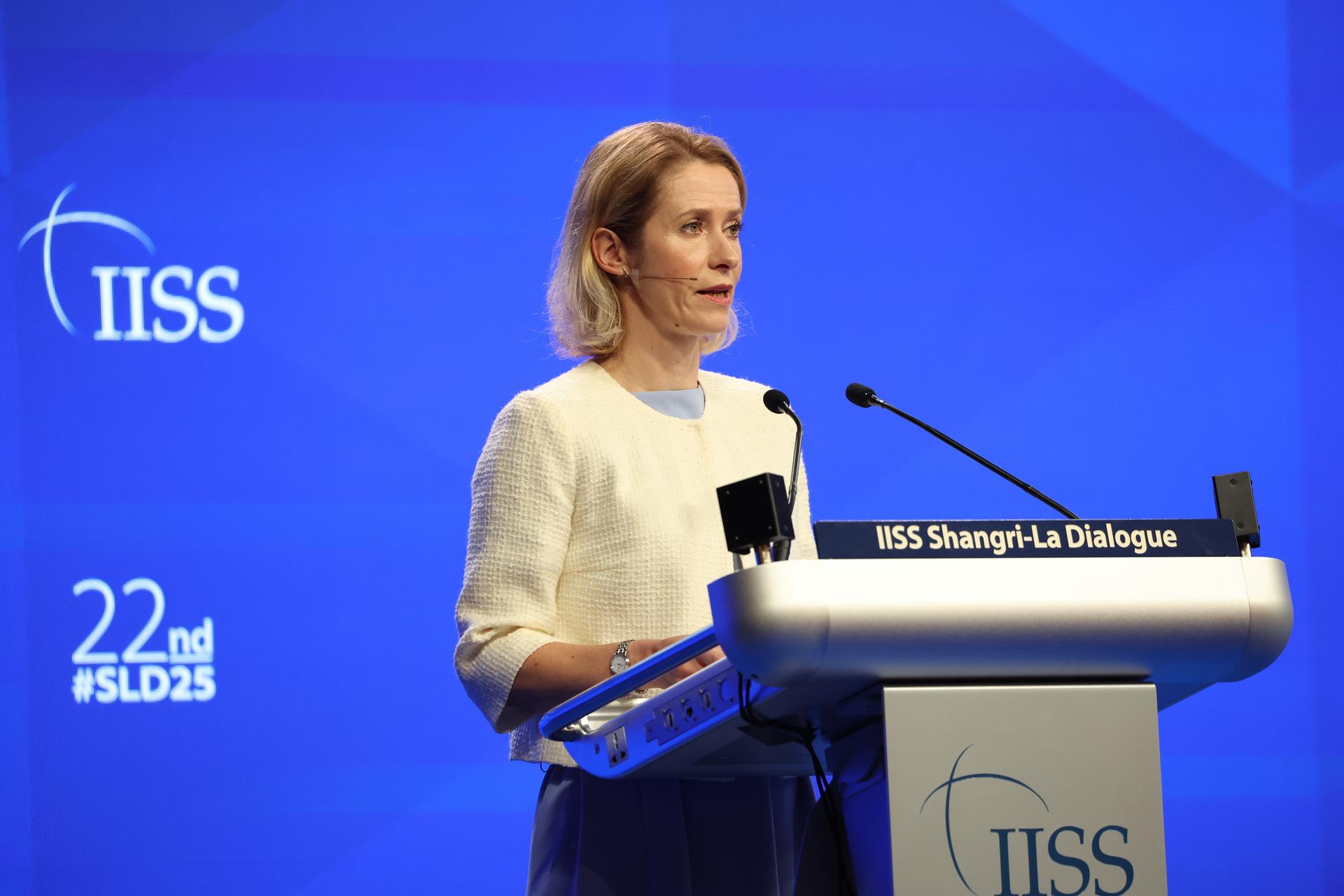 Singapore (Singapore), 31/05/2025.- High Representative for Foreign Affairs and Security Policy and Vice-President of the European Commission Kaja Kallas delivers her speech during the second plenary session of the International Institute for Strategic Studies (IISS) Shangri-la Dialogue Defence Summit in Singapore, 31 May 2025. Defense ministers and officials from 47 countries are gathered in the city state for the IISS Shangri-la Dialogue, an annual high level defence summit in the Asia Pacific region. (Singapur) EFE/EPA/HOW HWEE YOUNG