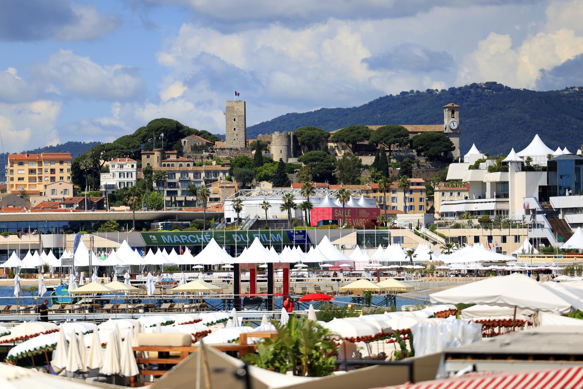 Imagen de Cannes donde mañana comienza el 78º Festival anual de Cine, que se celebra del 13 al 24 de mayo. EFE/EPA/GUILLAUME HORCAJUELO