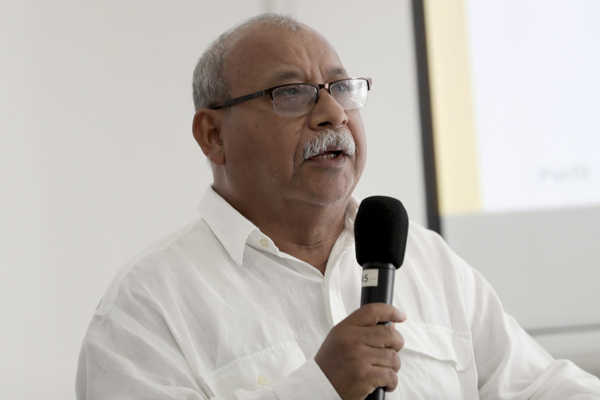 El director del Equipo de Reflexión, Investigación y Comunicación (ERIC), Ismael Moreno, participa durante la presentación de un informe este martes, en Tegucigalpa (Honduras). EFE/Gustavo Amador