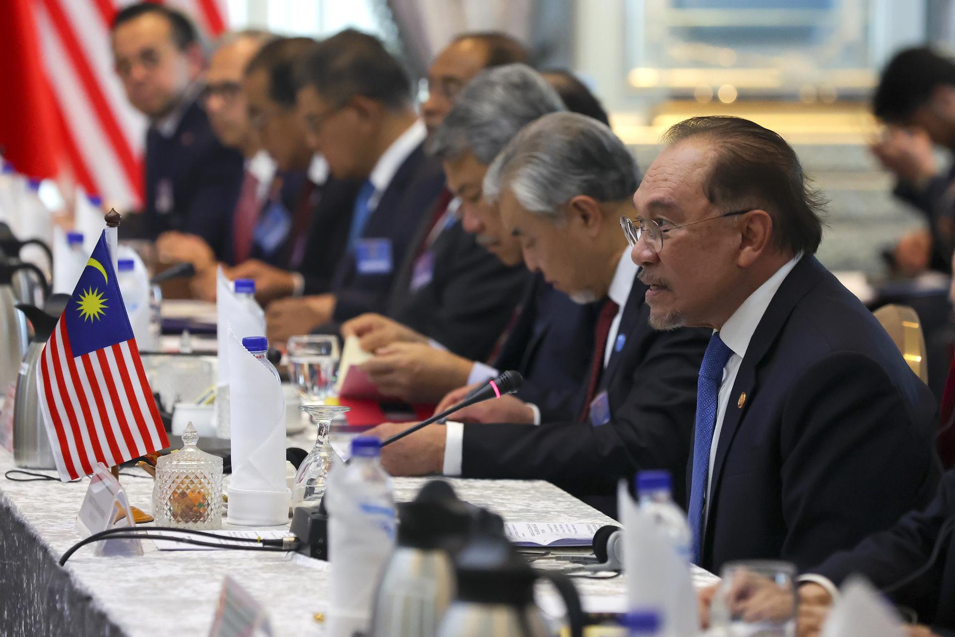 Fotografía de archivo, tomada el 16/04/2025, del primer ministro de Malasia, Anwar Ibrahim, en Kuala Lumpur, Malasia. EFE/EPA/FAZRY ISMAIL / POOL