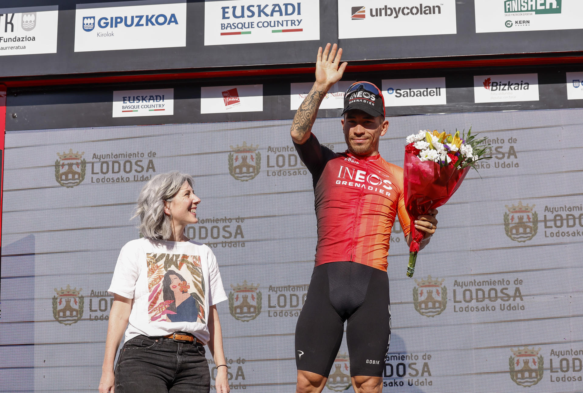 Foto de archivo del ciclista Caleb Ewan, del equipo Ineos Grenadier, tras ganar la segunda etapa de la Itzulia Basque Country-Vuelta al País Vasco, entre Pamplona y Lodosa, el pasado 8 de abril. EFE/ Villar López